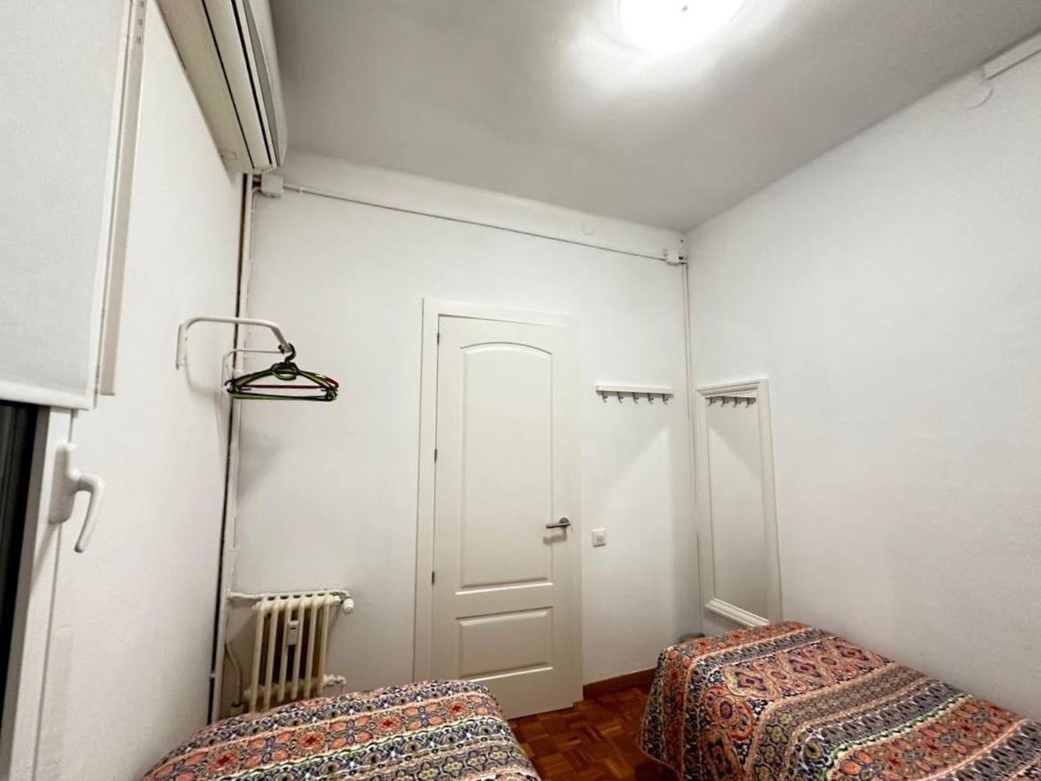 Rooms Nuevo Roger Barcelona Exteriör bild